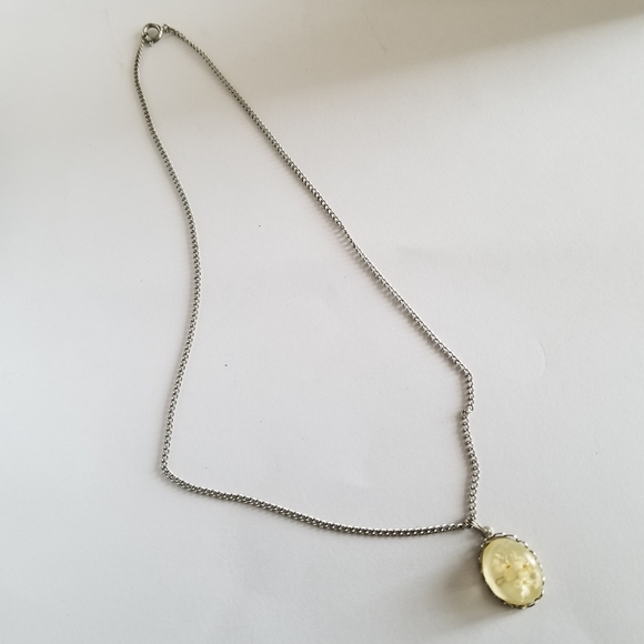 Vintage dried flowers necklace in resin preserved pale yellow cottagecore silver - Picture 5 of 14